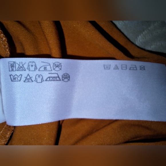 An Abercrombie and Fitch ladies long sleeve wrap top in a size small. EUC - Picture 6 of 7